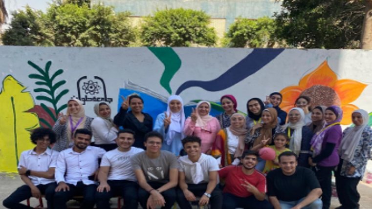 رسم جداريه بسور مدرسه مصر الحرة وإقامه ورش فنيه للأطفال